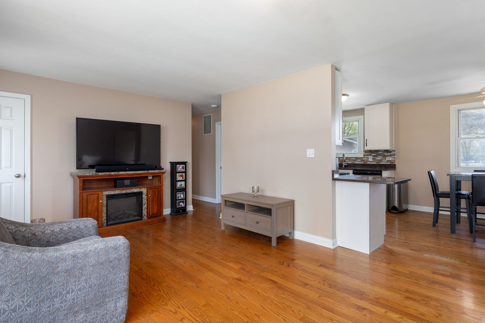 575 Aztec Drive, Carol Stream, IL 60188