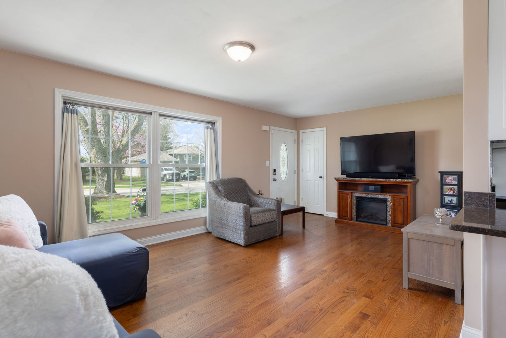 575 Aztec Drive, Carol Stream, IL 60188