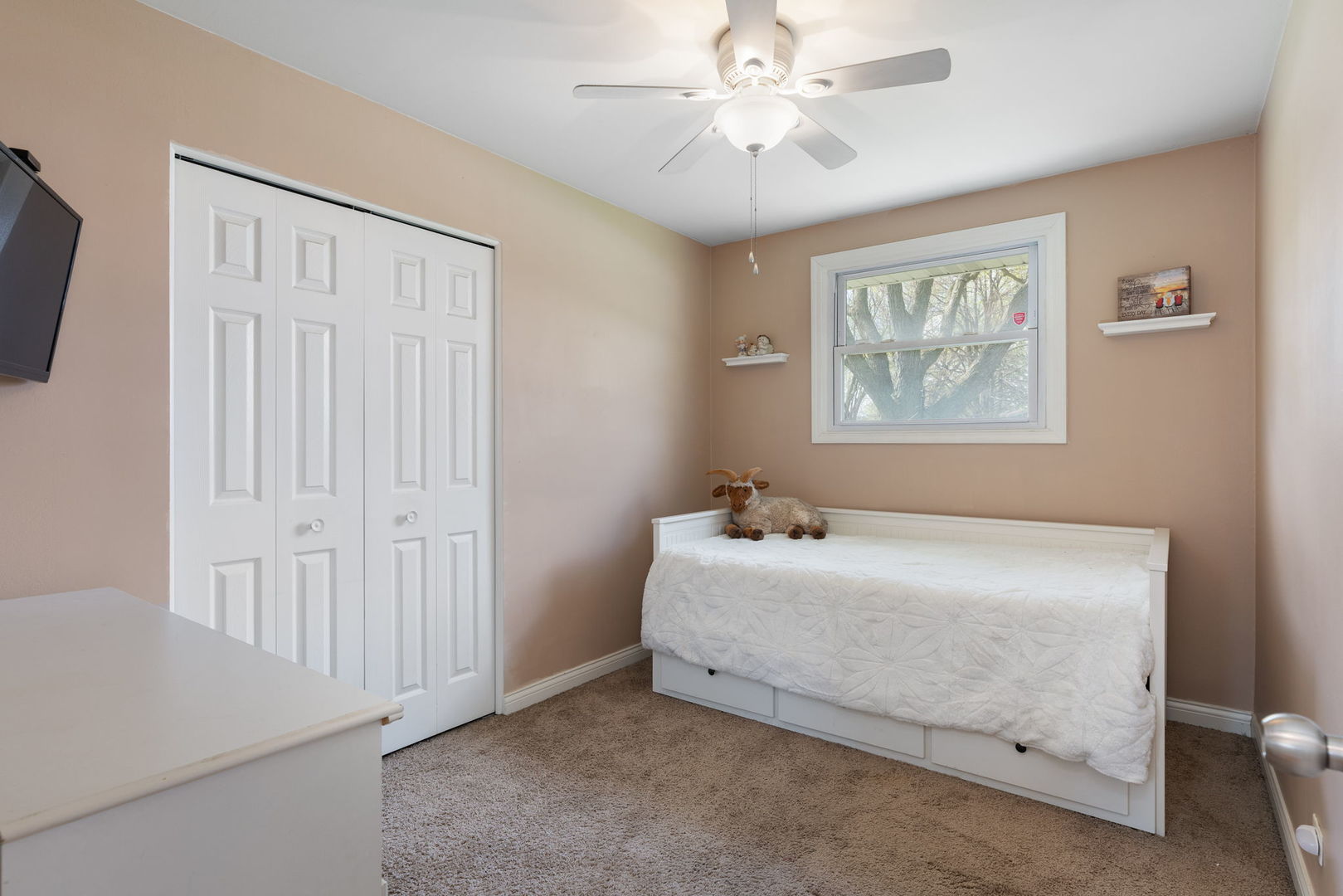 575 Aztec Drive, Carol Stream, IL 60188