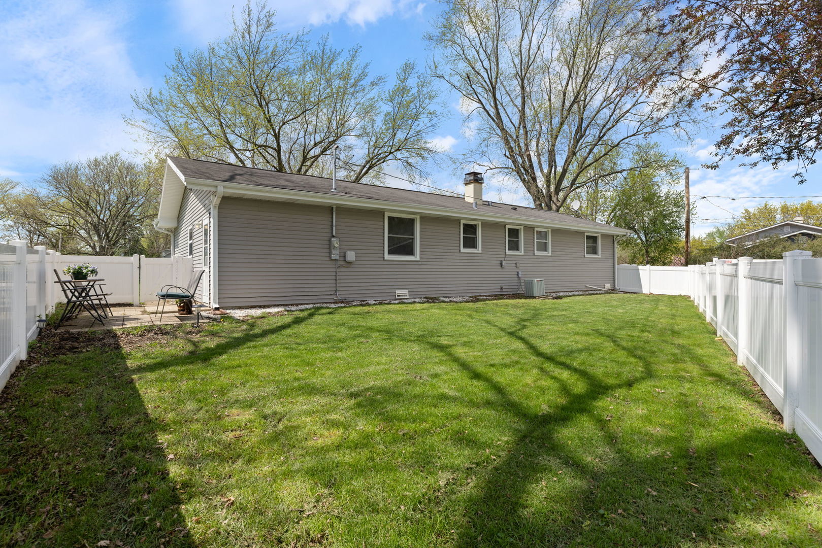 575 Aztec Drive, Carol Stream, IL 60188