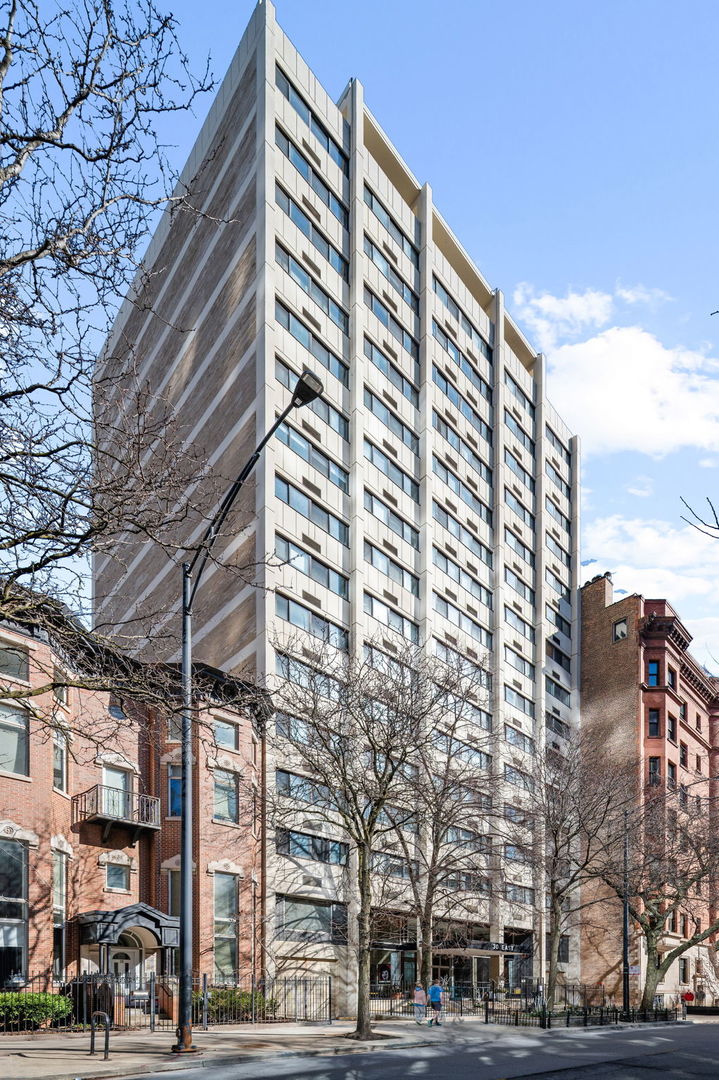 30 E Division Street #14C, Chicago, IL 60610