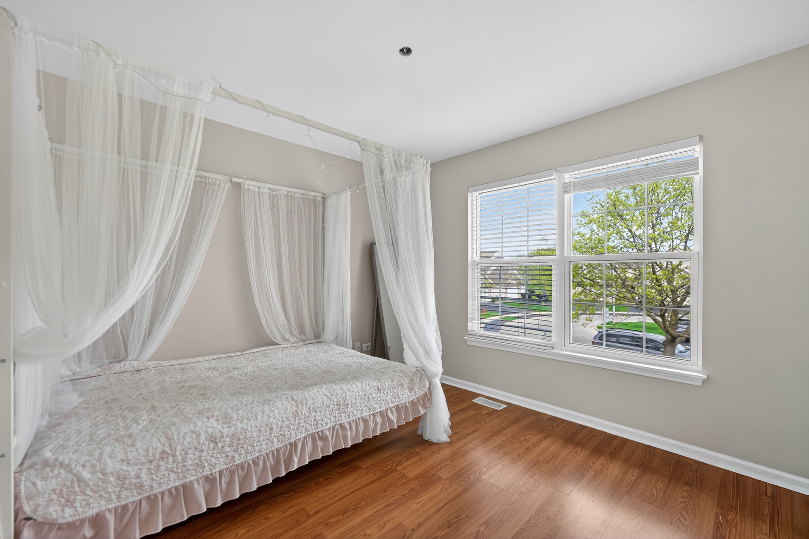 1760 Nature Court, Schaumburg, IL 60193