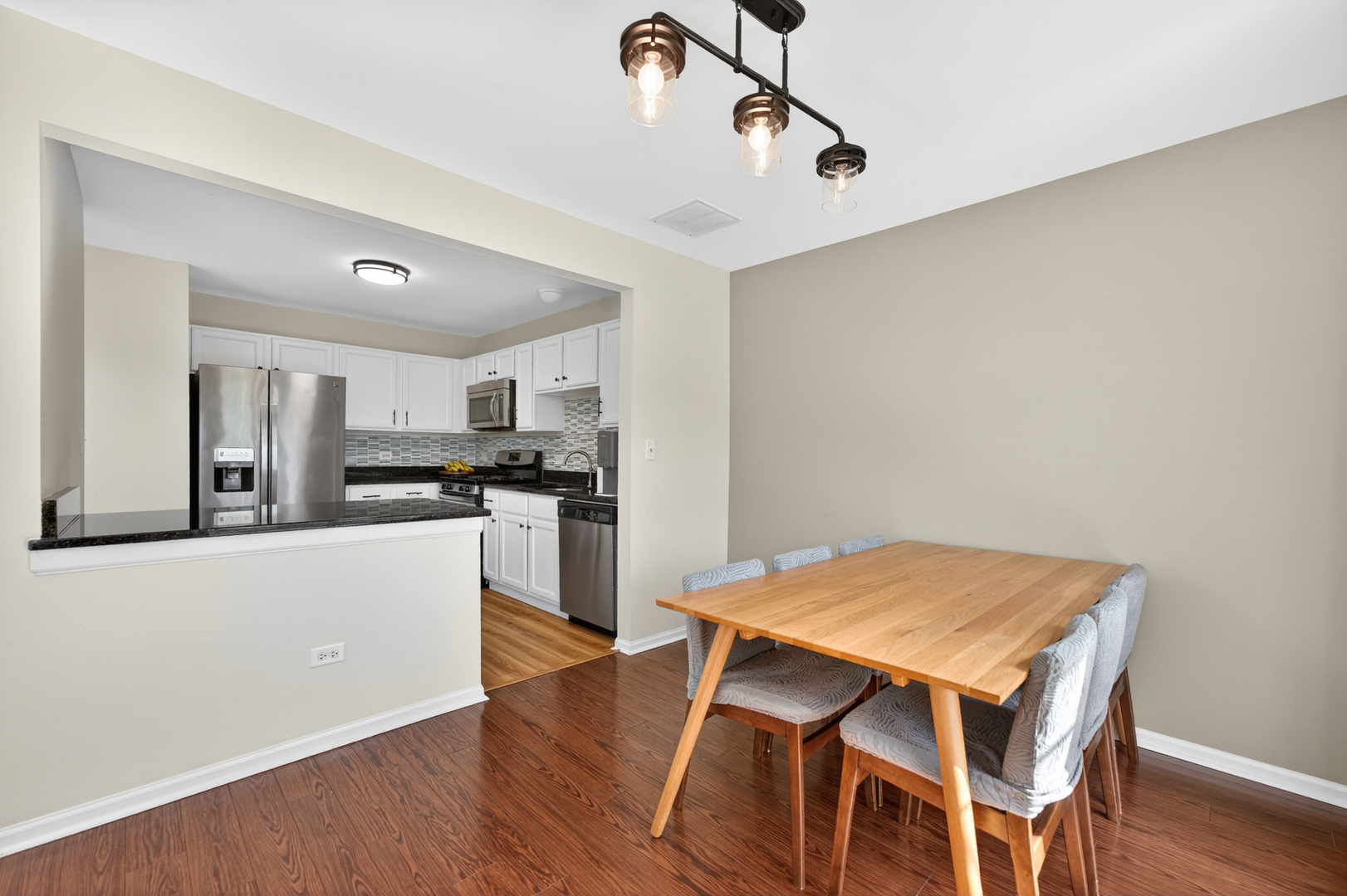 1760 Nature Court, Schaumburg, IL 60193