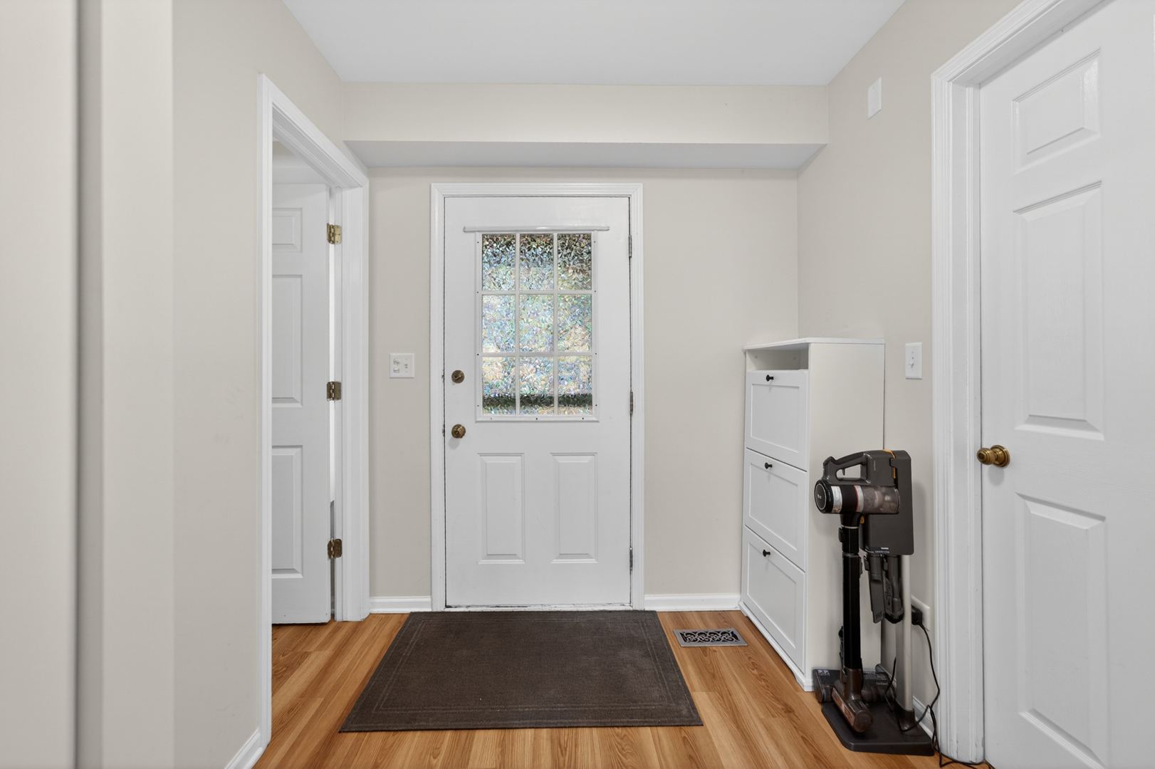 1760 Nature Court, Schaumburg, IL 60193