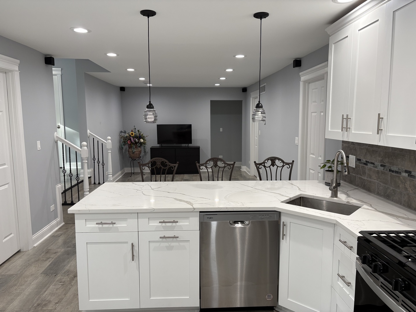 5517 Essex Road, Lisle, IL 60532