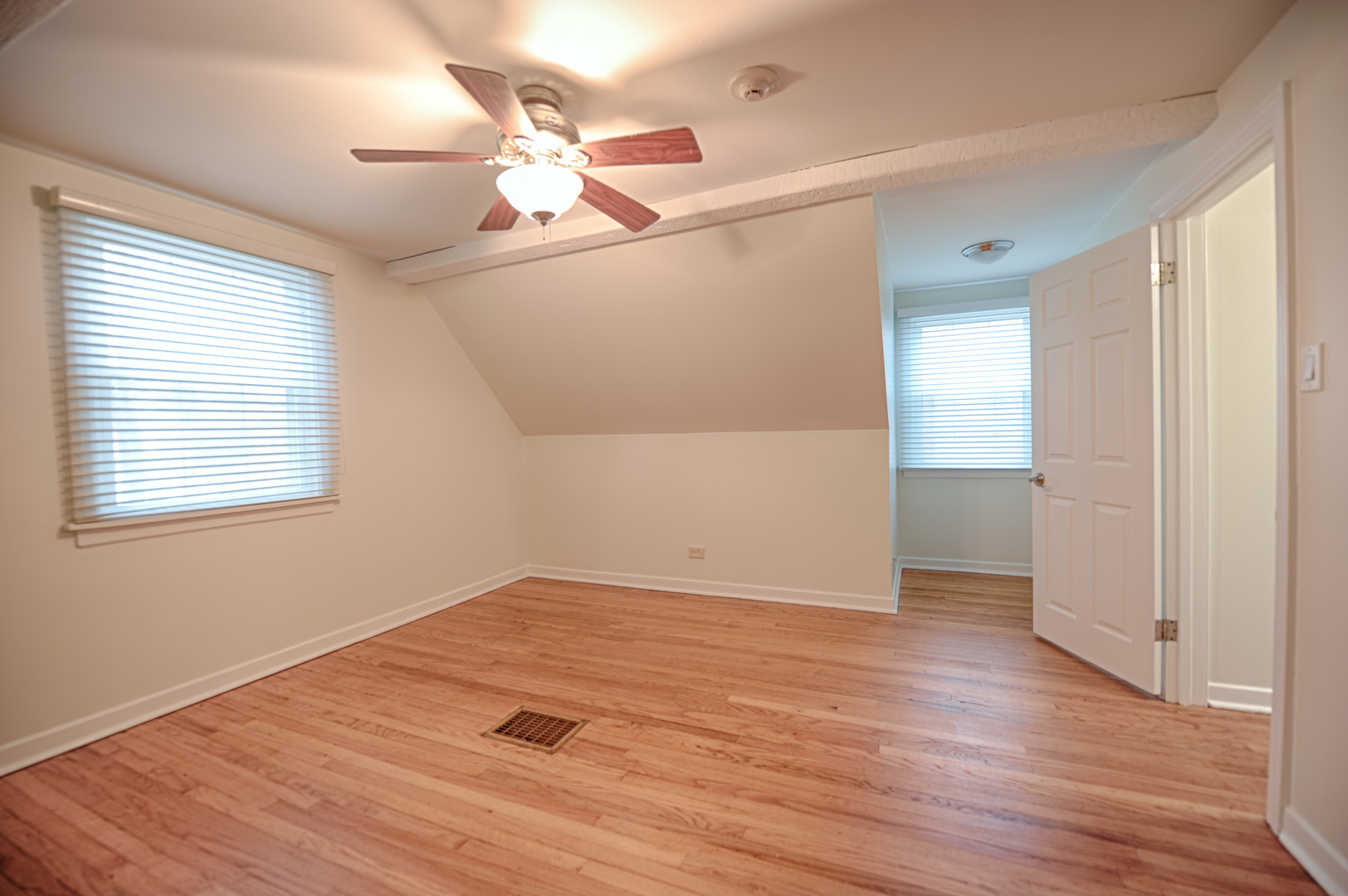 1457 Bristol Avenue, Westchester, IL 60154