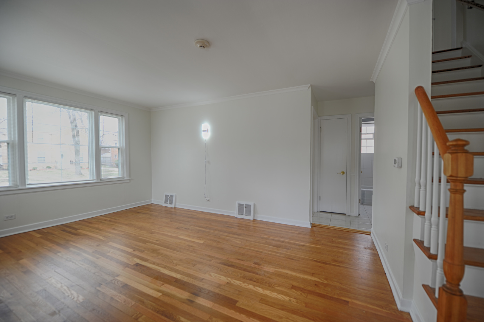 1457 Bristol Avenue, Westchester, IL 60154