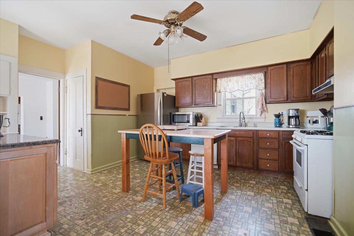 12347 N 400 East Road, Stanford, IL 61774