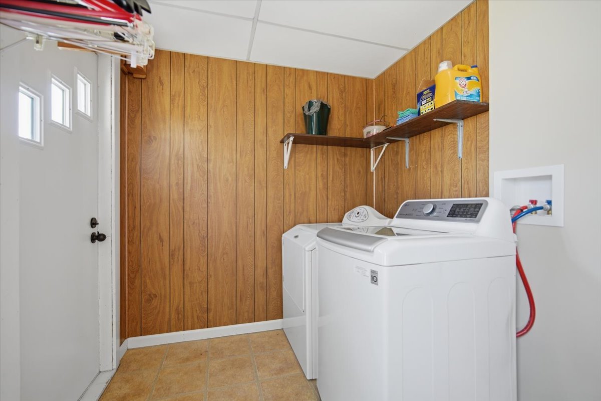 12347 N 400 East Road, Stanford, IL 61774