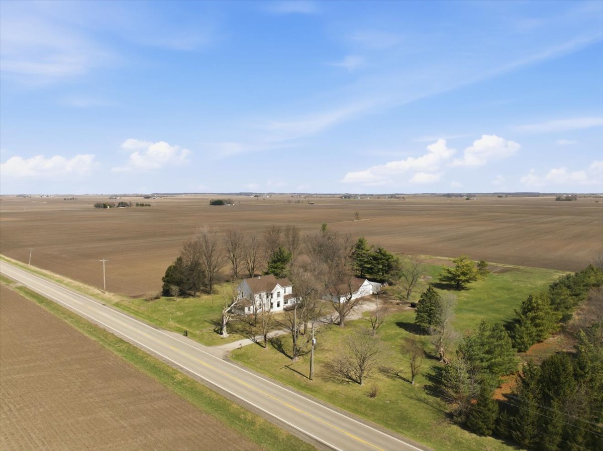 12347 N 400 East Road, Stanford, IL 61774