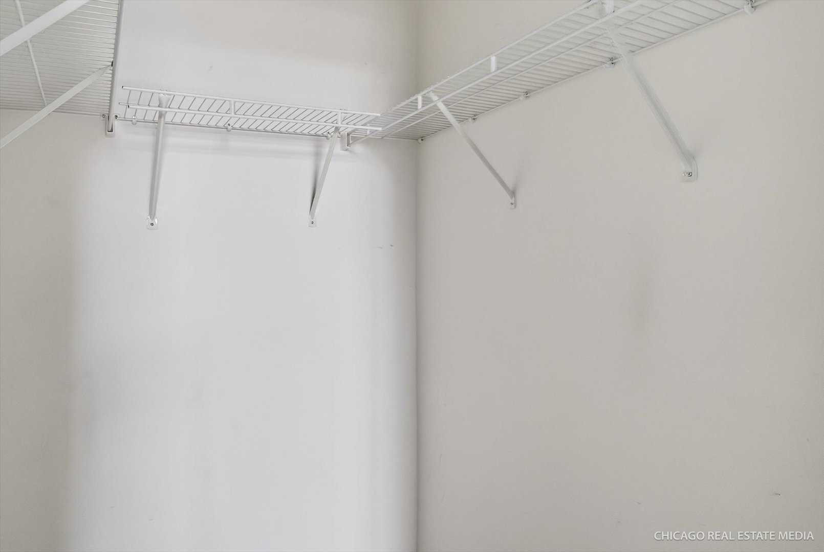 525 W Hawthorne Place #1001, Chicago, IL 60657