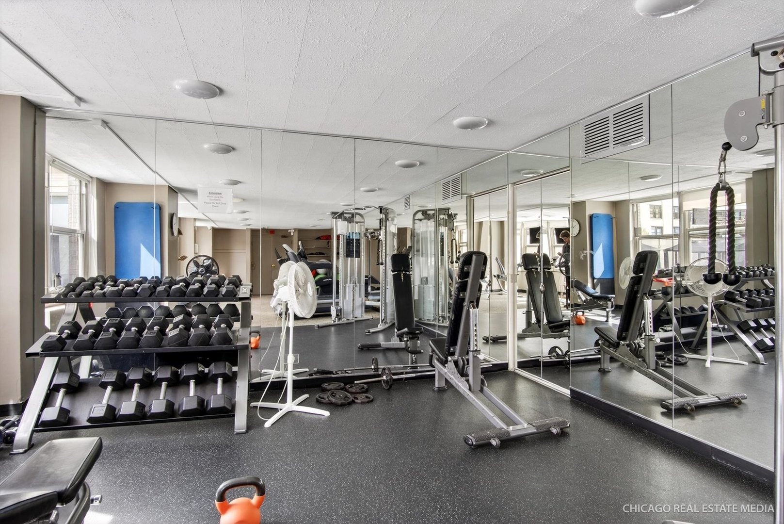 525 W Hawthorne Place #1001, Chicago, IL 60657