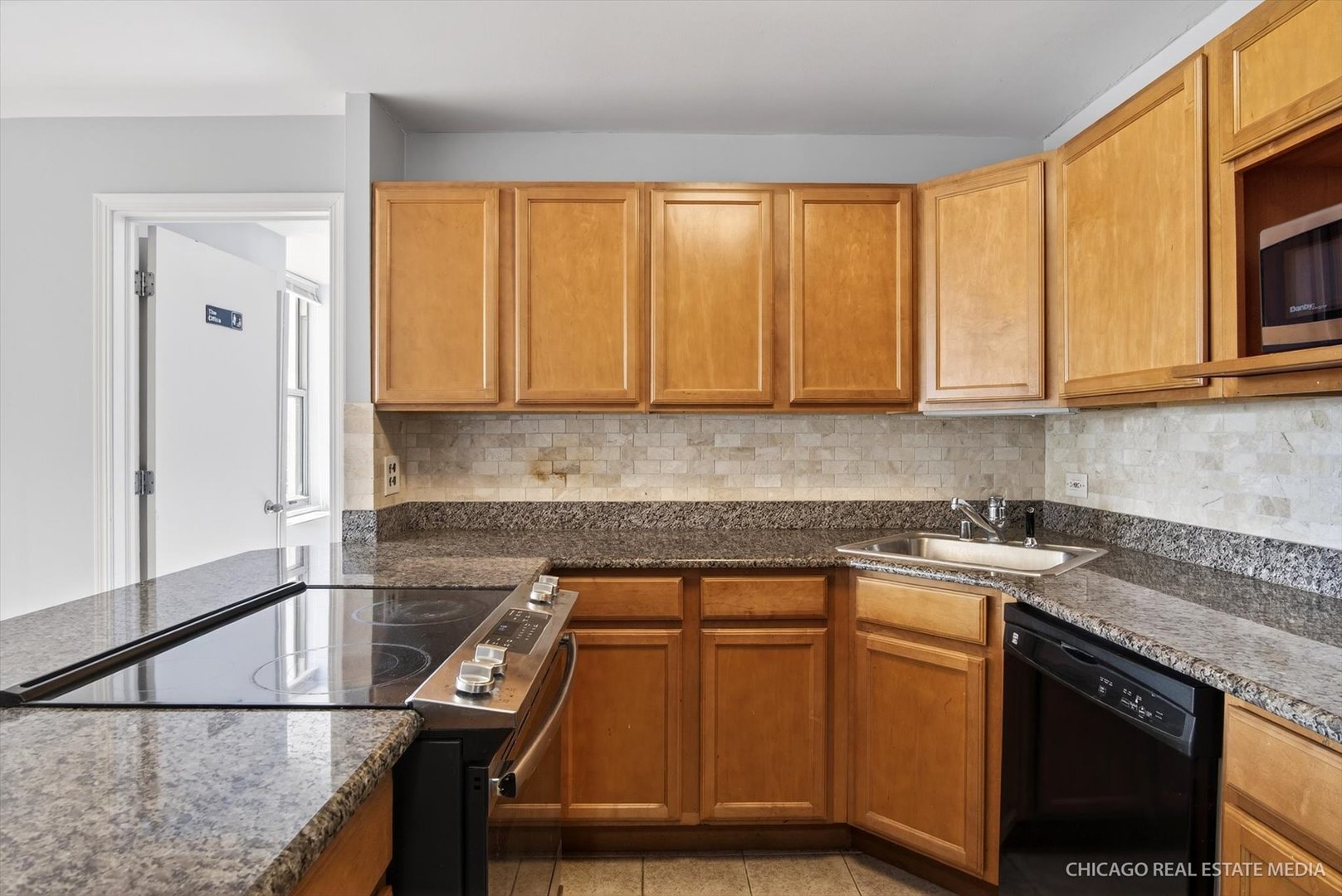 525 W Hawthorne Place #1001, Chicago, IL 60657