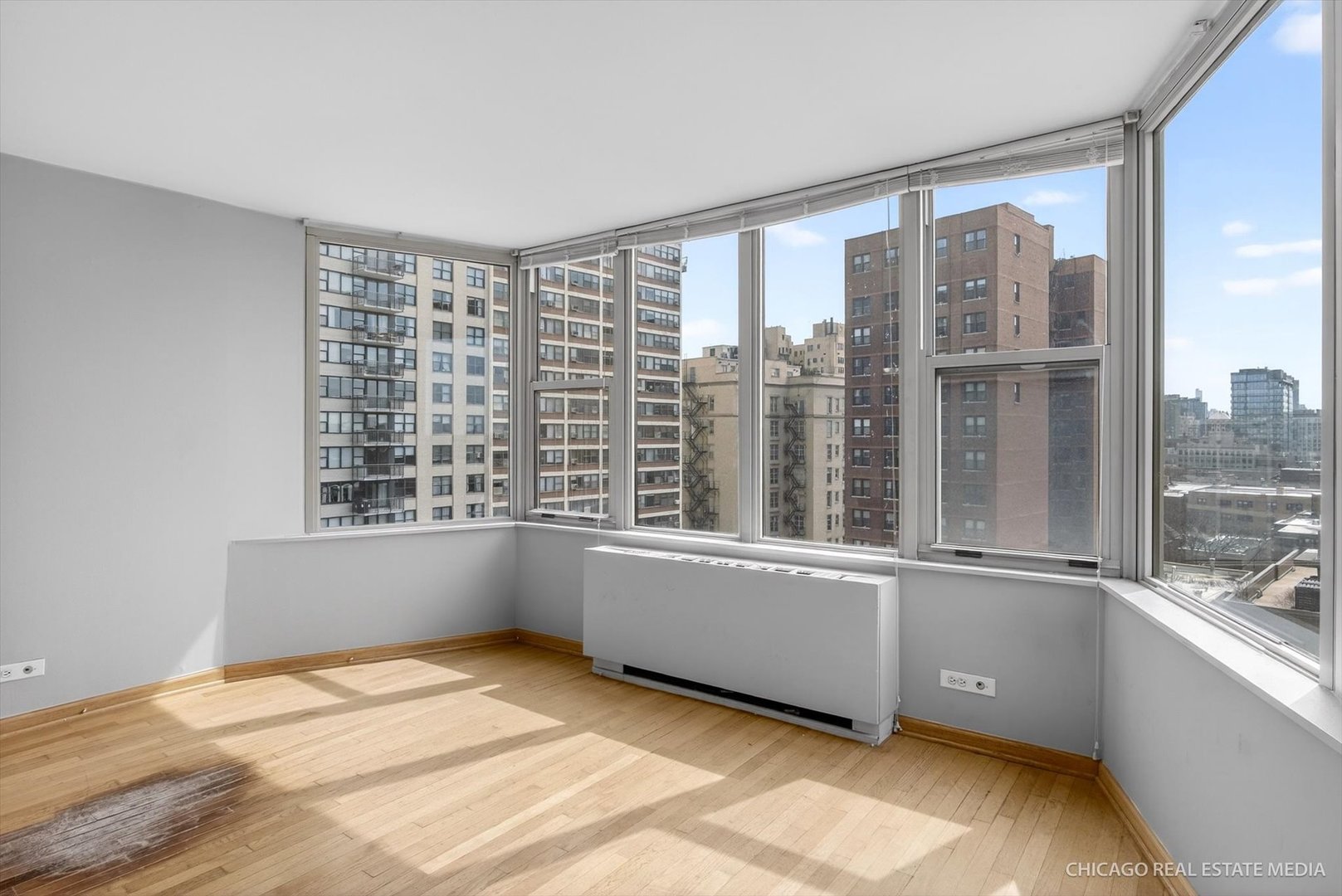 525 W Hawthorne Place #1001, Chicago, IL 60657