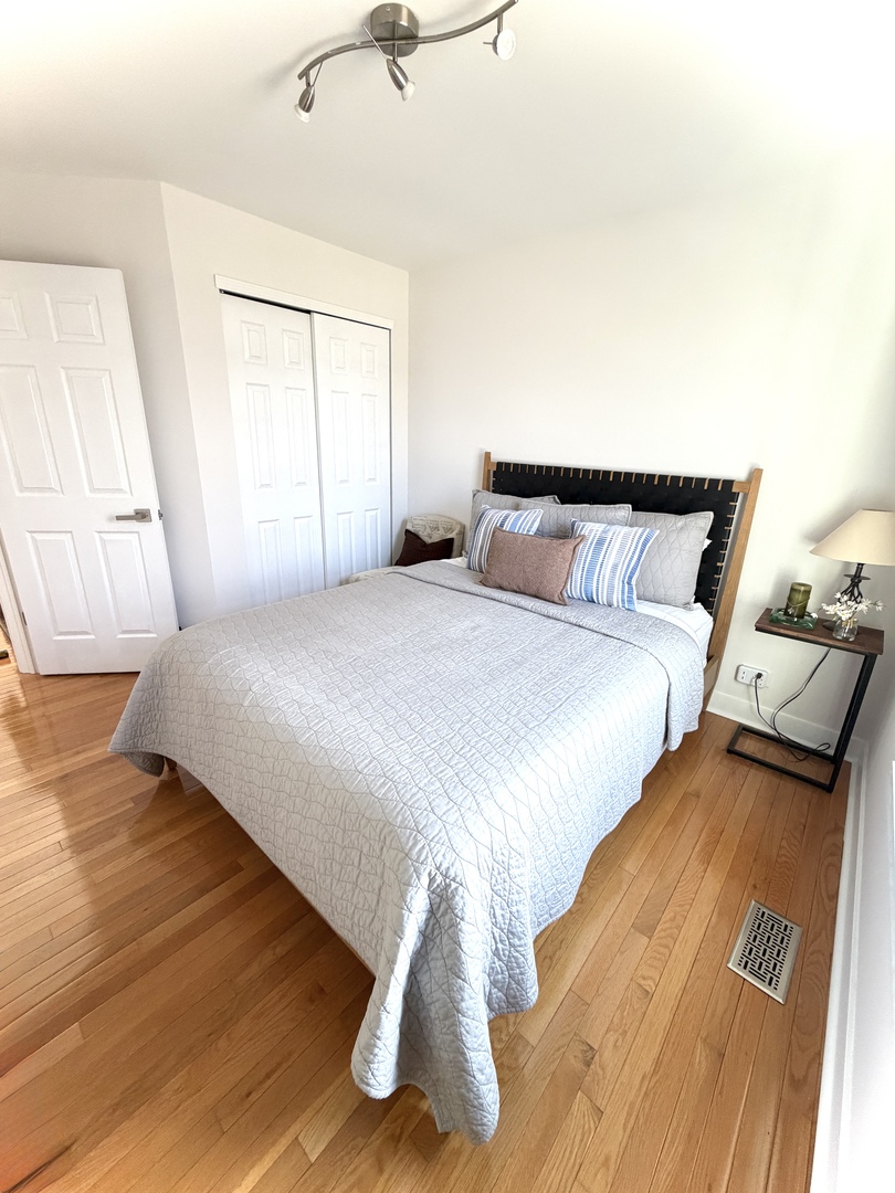 3723 Edgebrook Court, Aurora, IL 60504