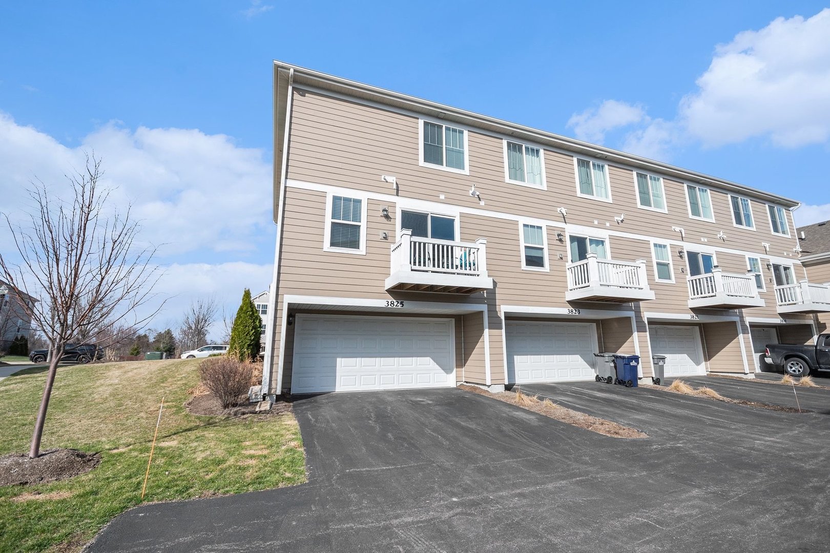 3825 Honeysuckle Lane, Elgin, IL 60124