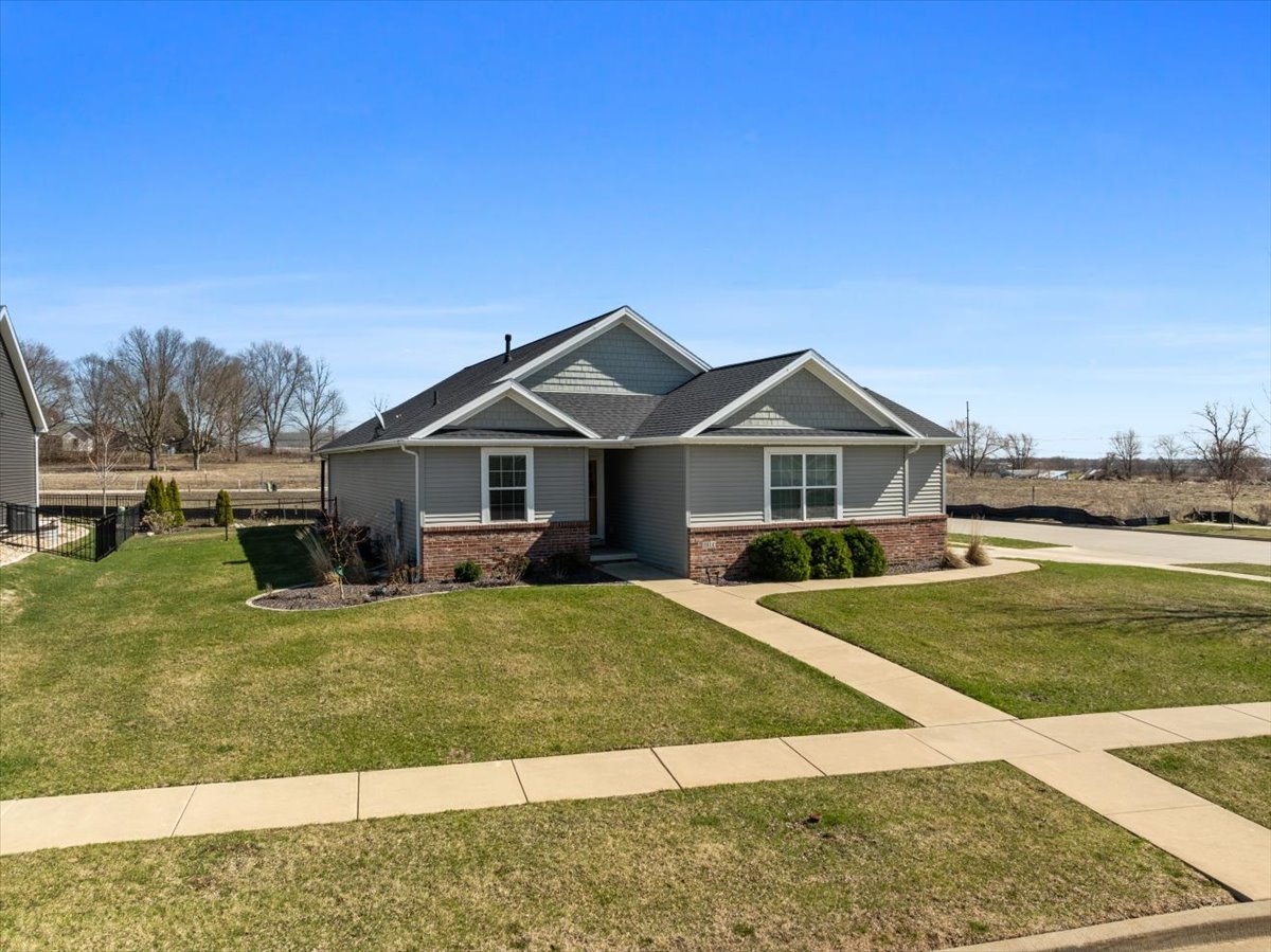 2614 Handel Drive, Bloomington, IL 61704