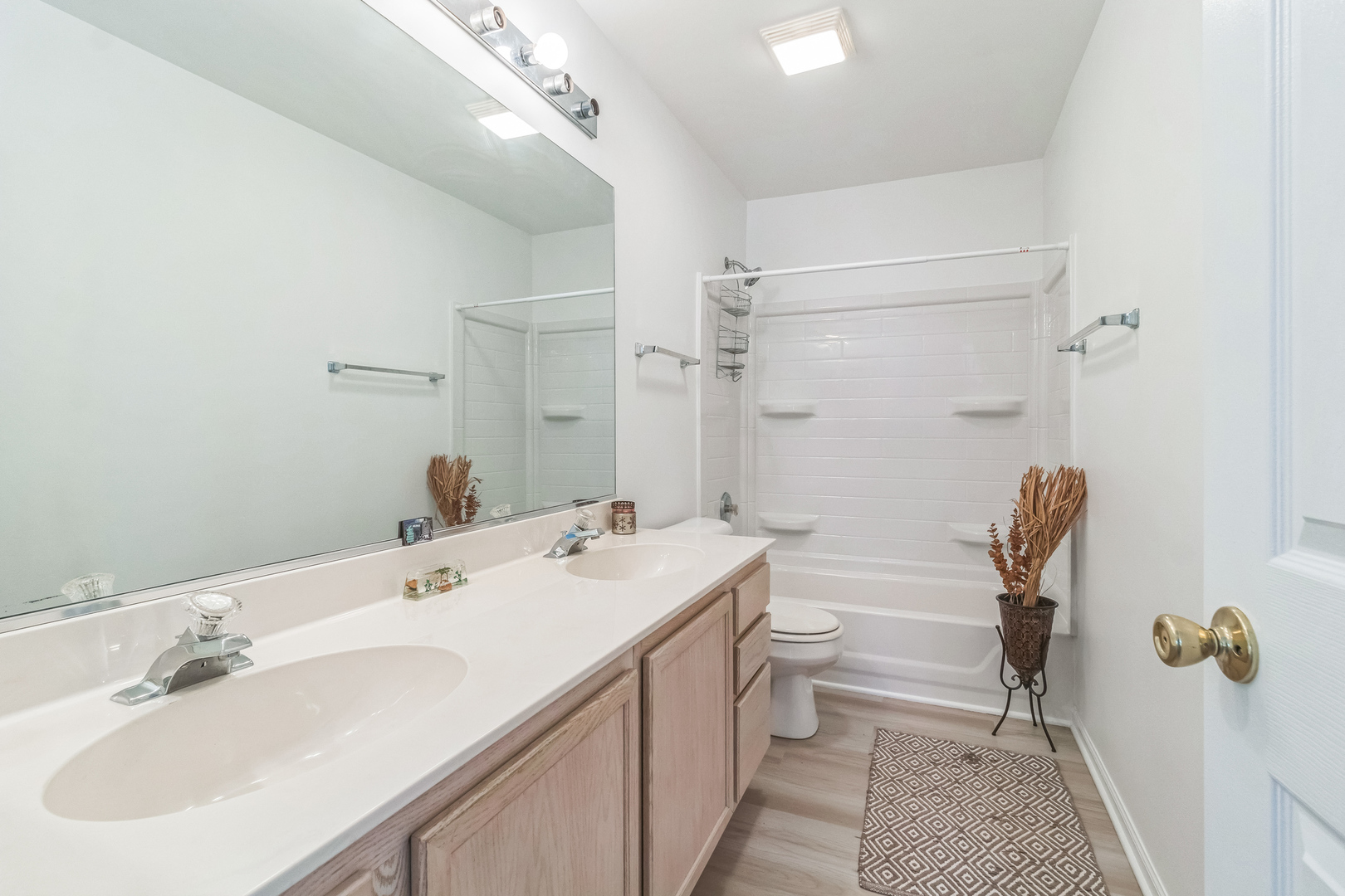 Lindenhurst, IL 60046