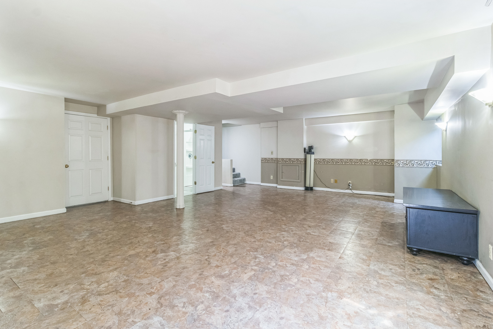 Lindenhurst, IL 60046