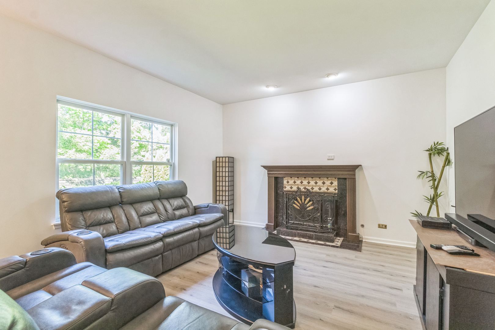 Lindenhurst, IL 60046