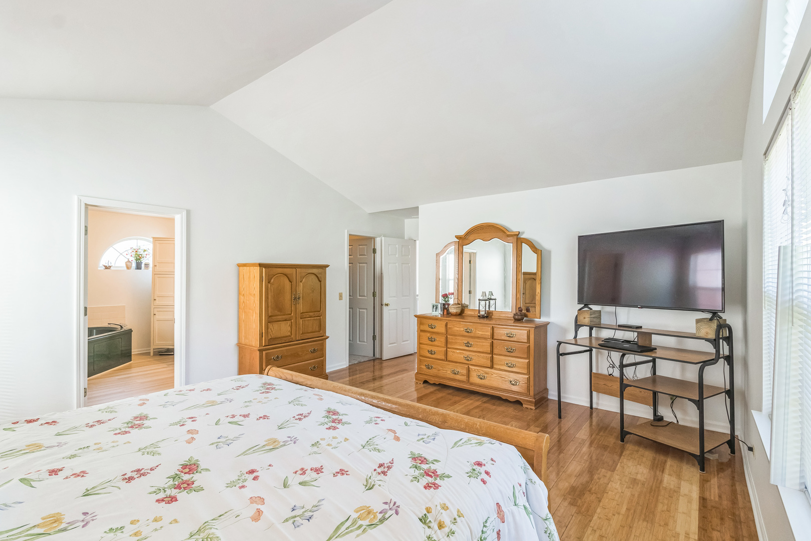 Lindenhurst, IL 60046