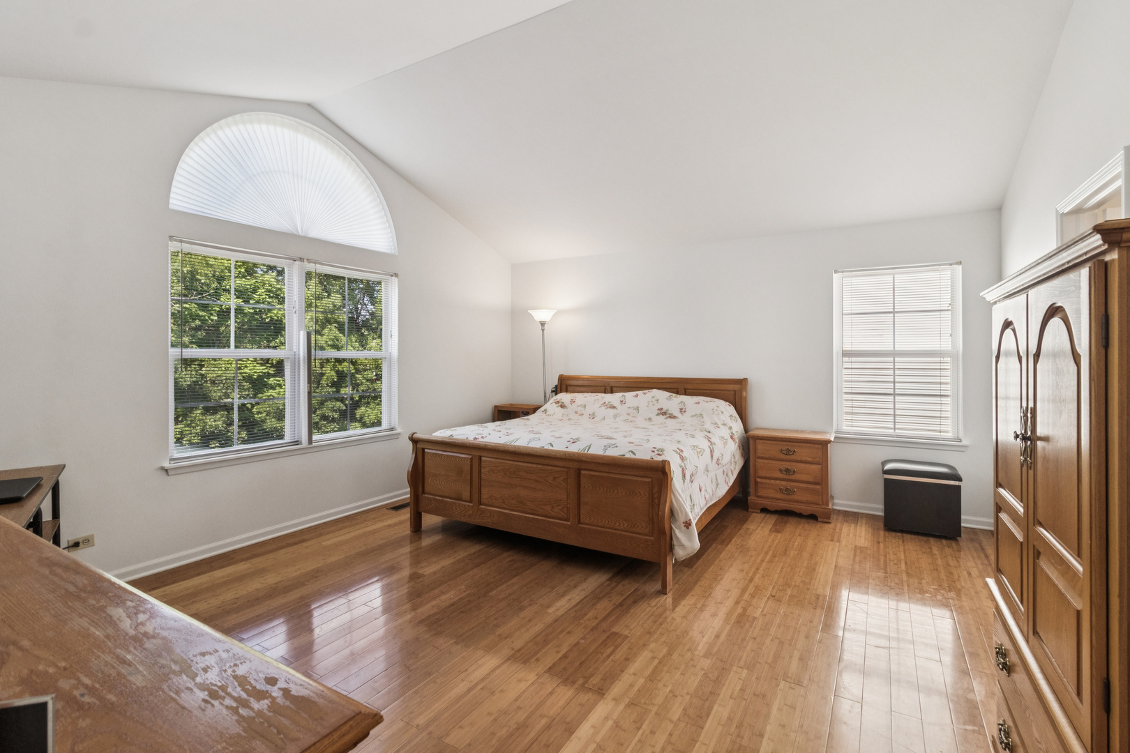 Lindenhurst, IL 60046