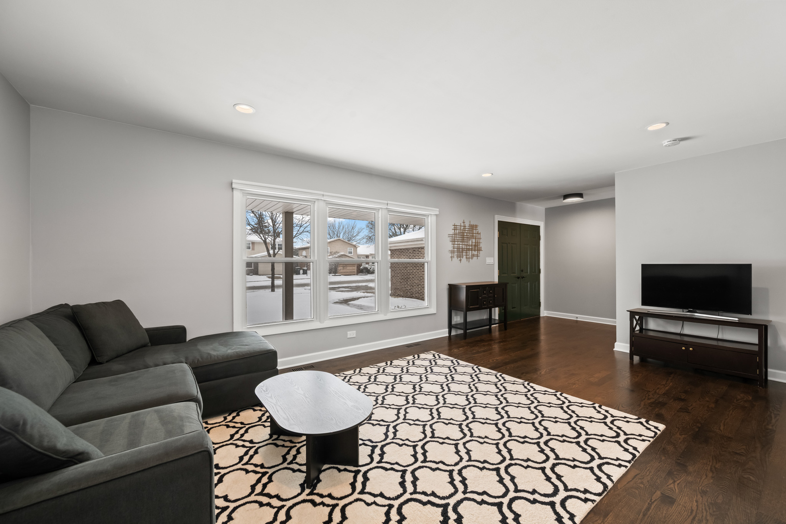 1919 N Pinetree Drive, Arlington Heights, IL 60004