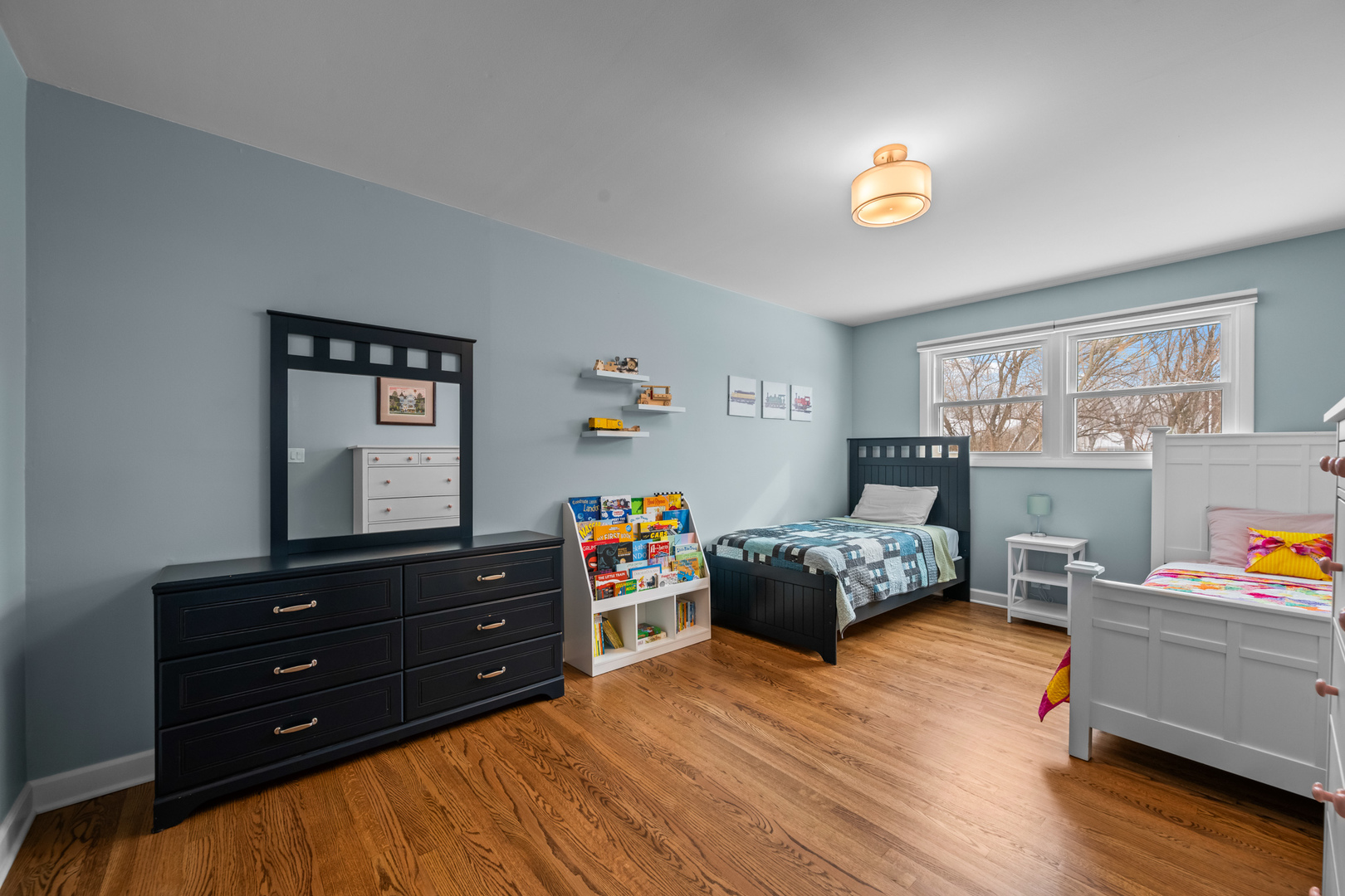 1919 N Pinetree Drive, Arlington Heights, IL 60004