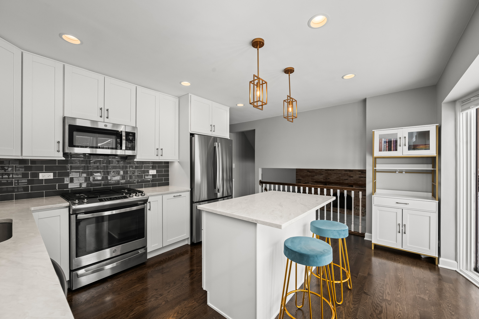 1919 N Pinetree Drive, Arlington Heights, IL 60004