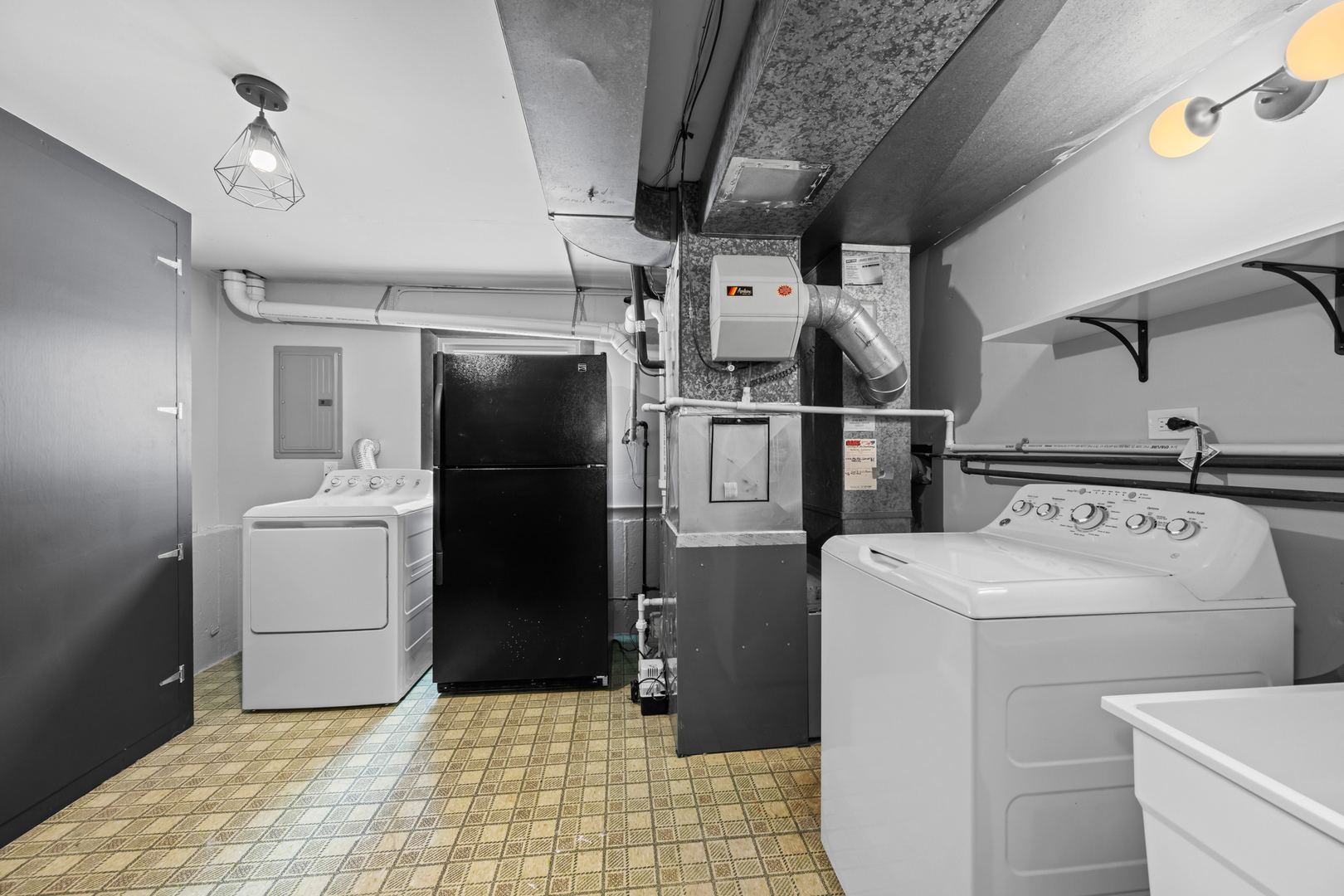 1919 N Pinetree Drive, Arlington Heights, IL 60004