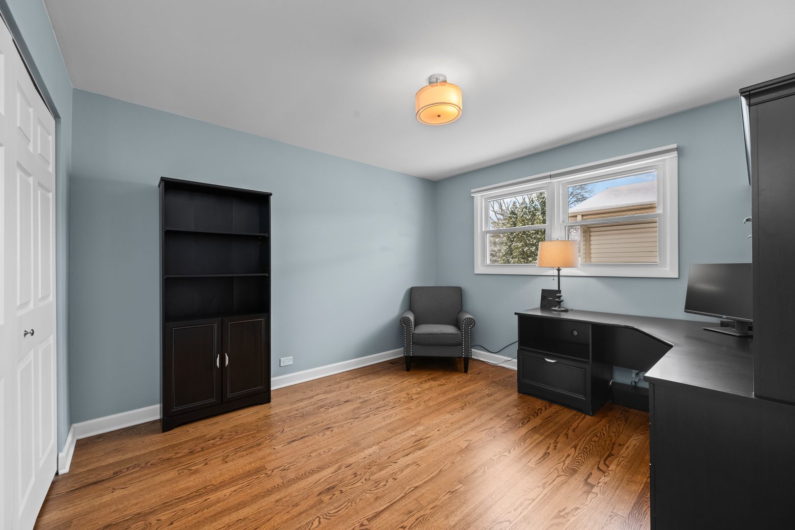 1919 N Pinetree Drive, Arlington Heights, IL 60004