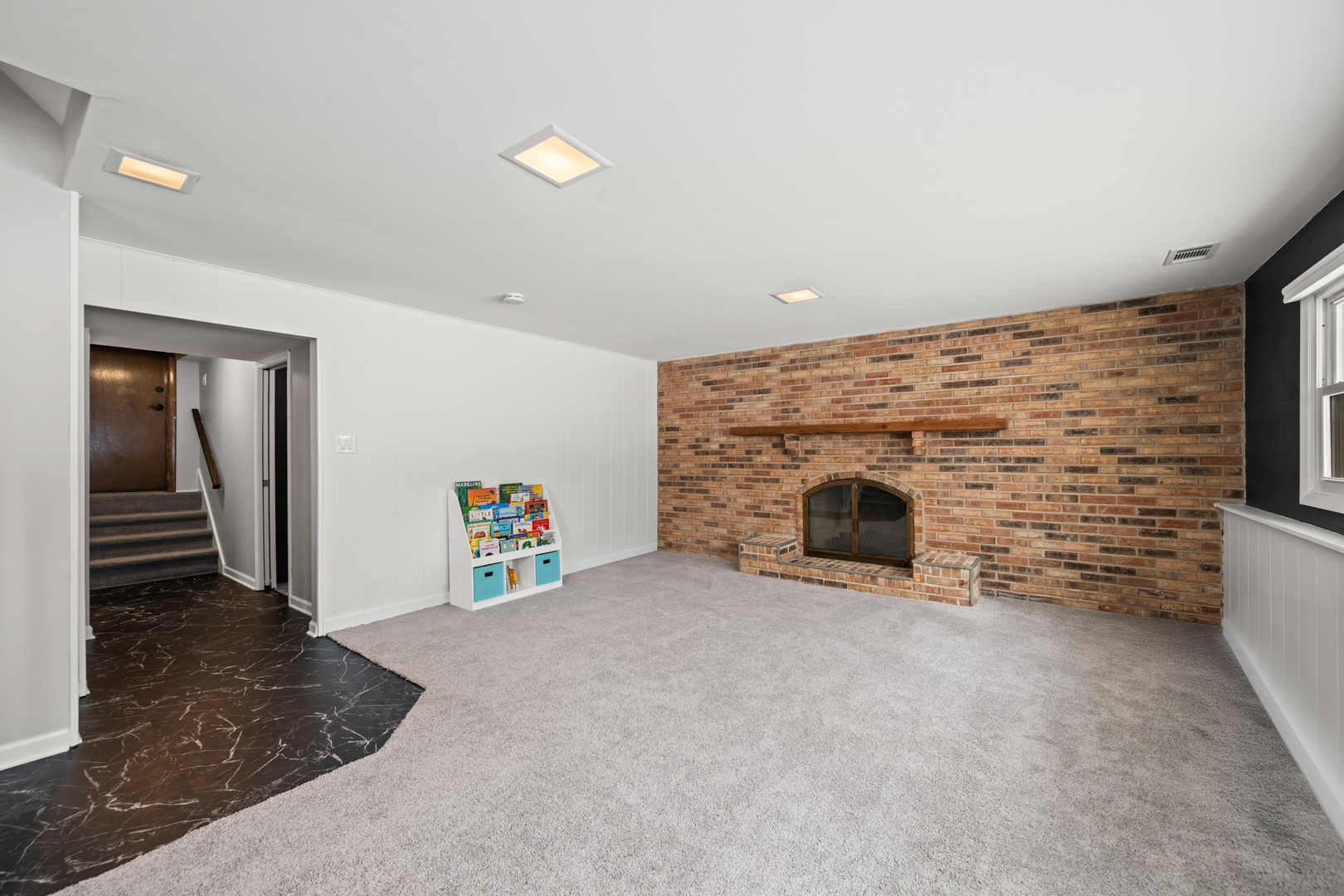 1919 N Pinetree Drive, Arlington Heights, IL 60004