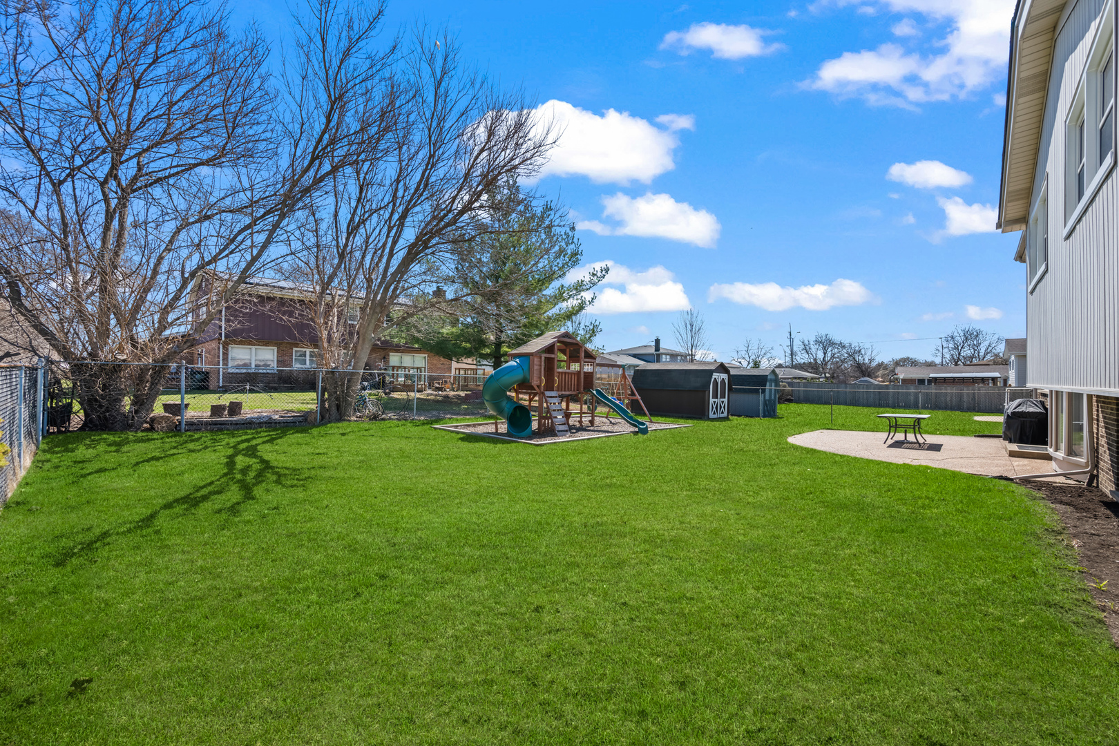 1919 N Pinetree Drive, Arlington Heights, IL 60004