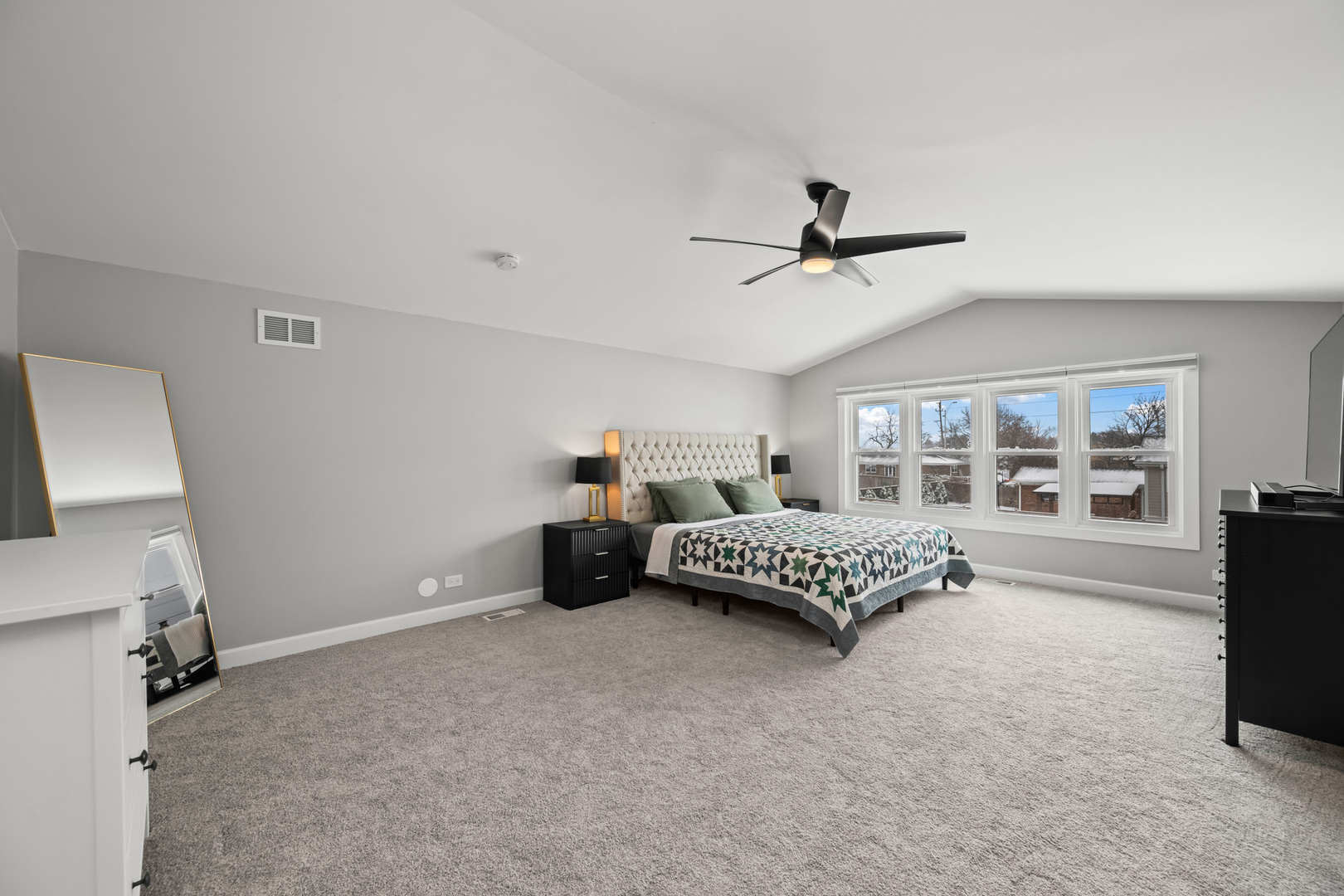 1919 N Pinetree Drive, Arlington Heights, IL 60004