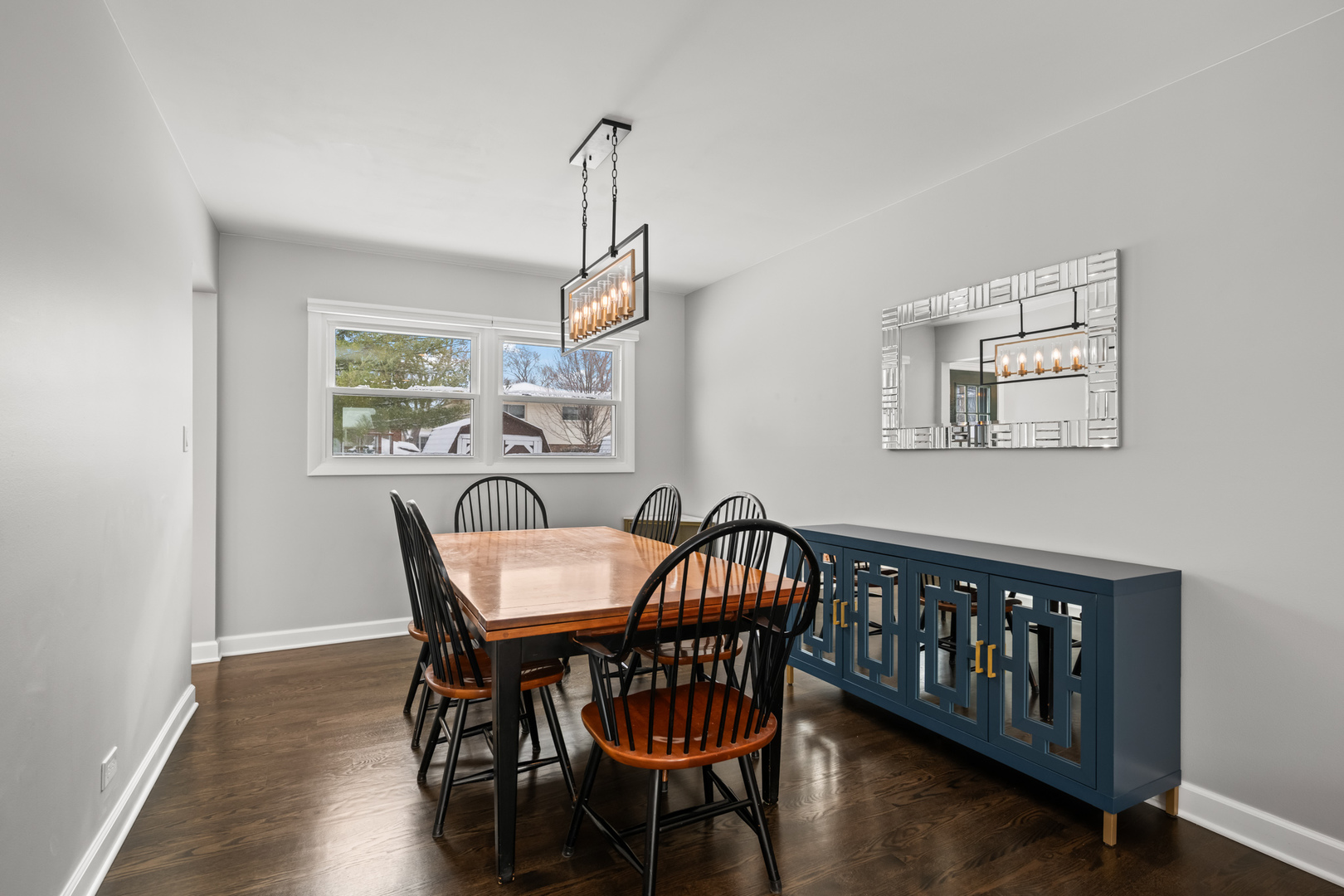 1919 N Pinetree Drive, Arlington Heights, IL 60004