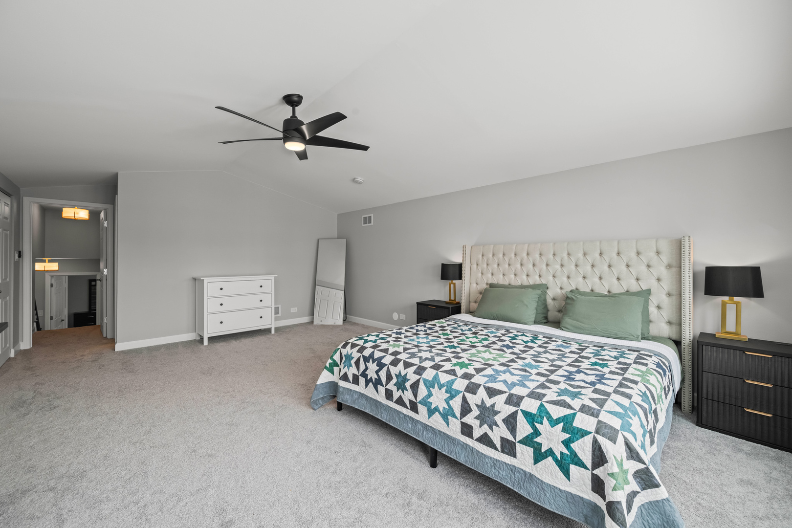 1919 N Pinetree Drive, Arlington Heights, IL 60004