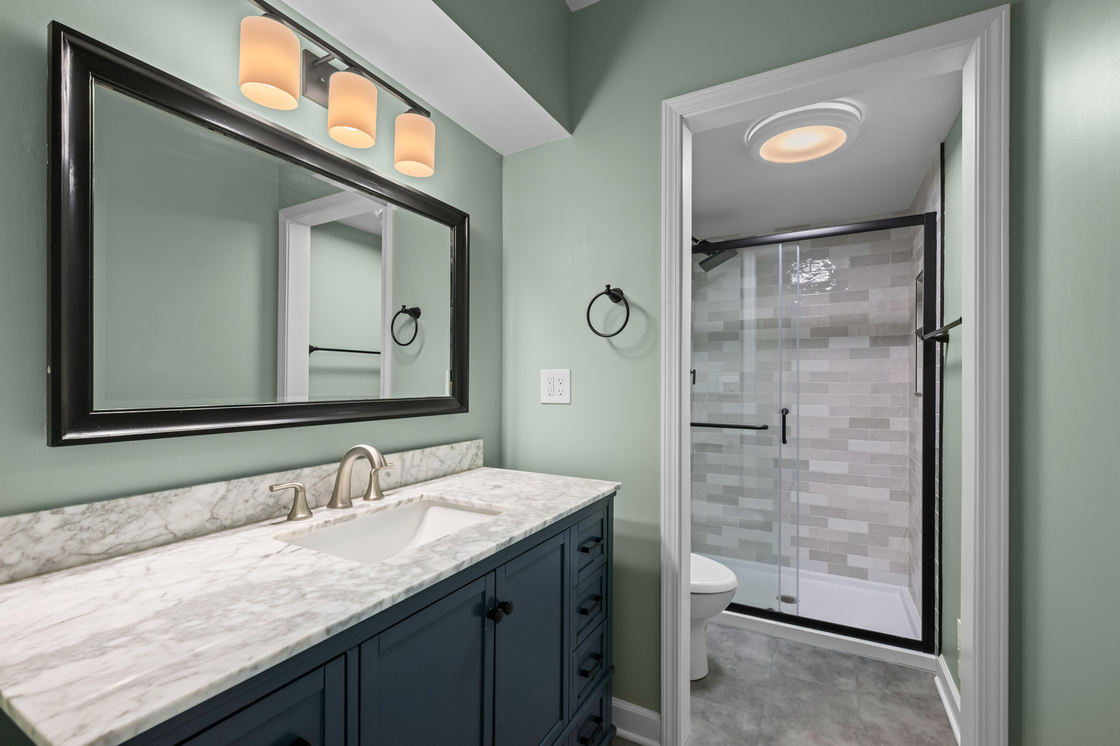 1919 N Pinetree Drive, Arlington Heights, IL 60004