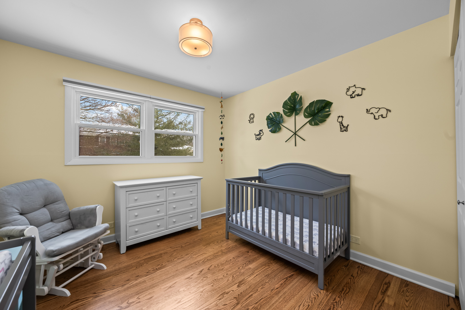 1919 N Pinetree Drive, Arlington Heights, IL 60004