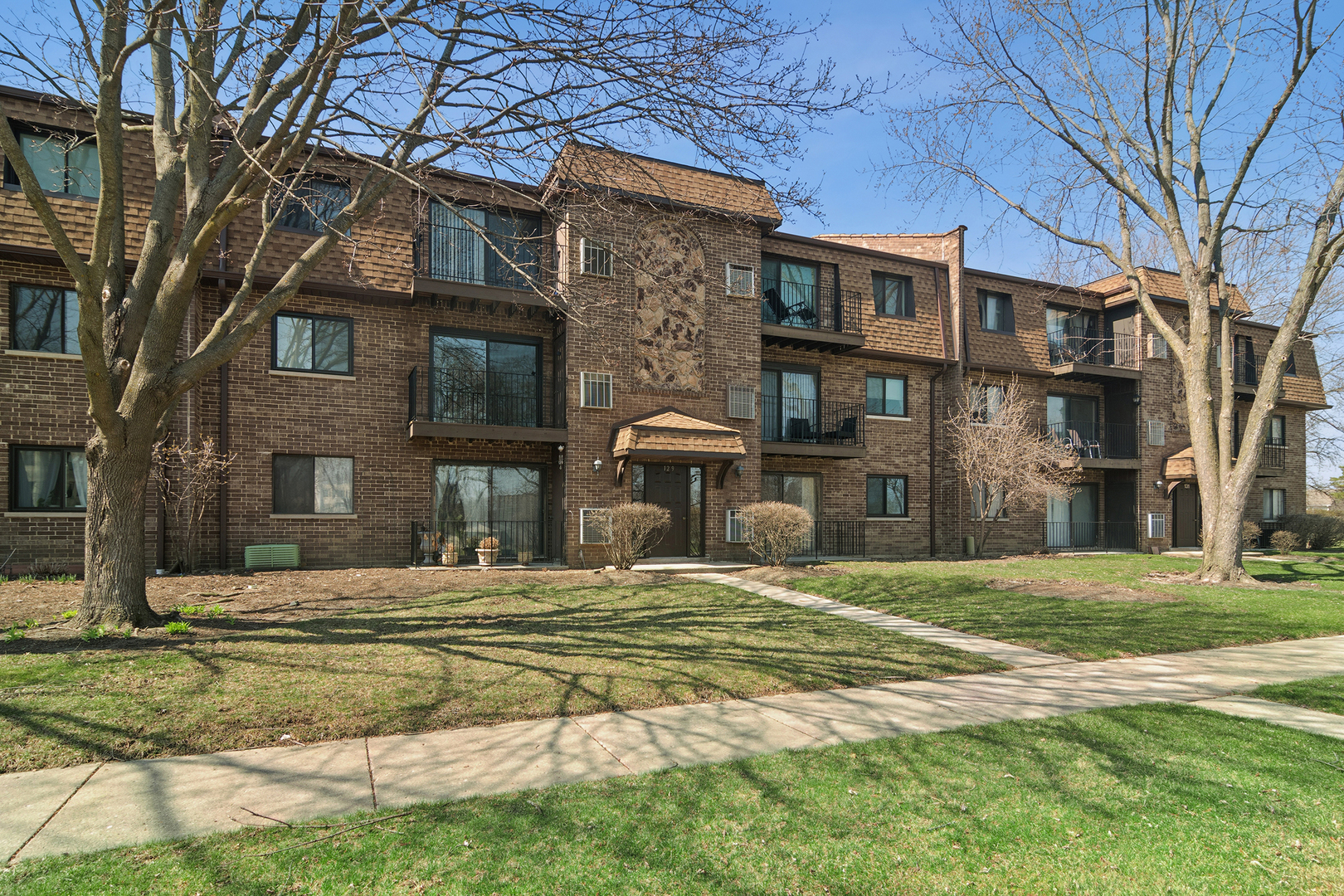 129 W Brandon Court #D14, Palatine, IL 60067