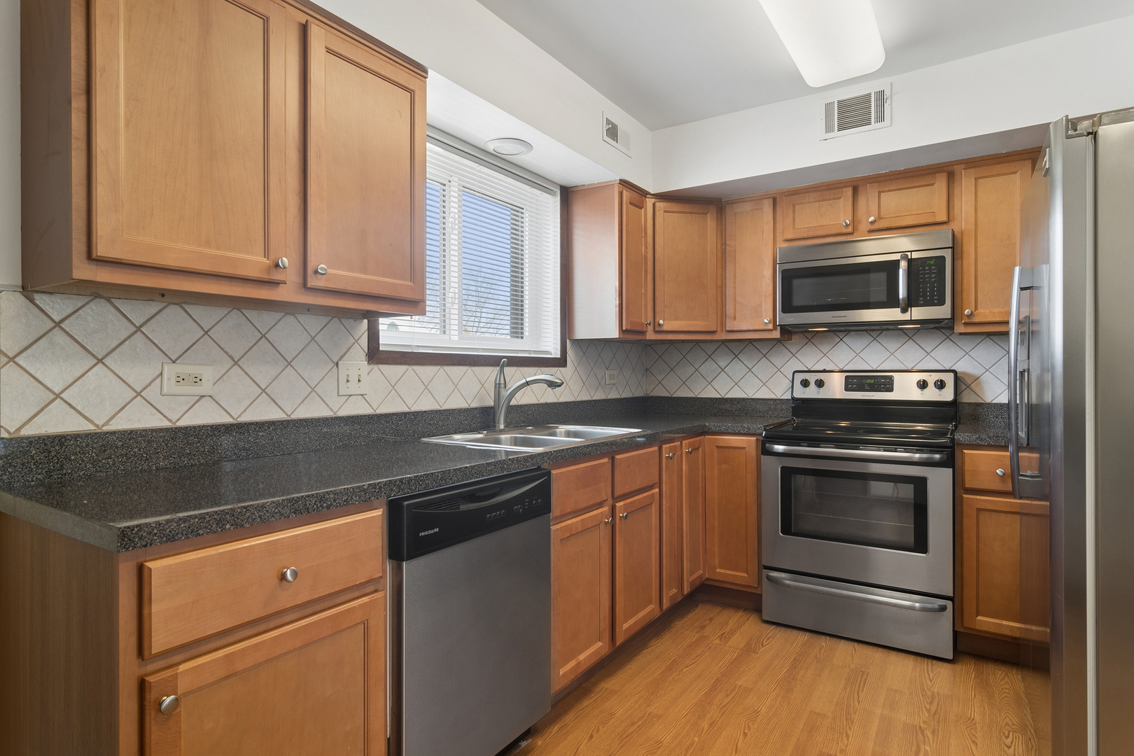 129 W Brandon Court #D14, Palatine, IL 60067