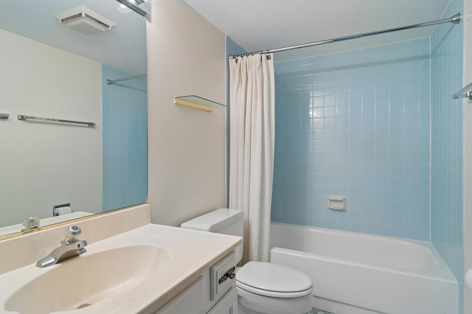 129 W Brandon Court #D14, Palatine, IL 60067