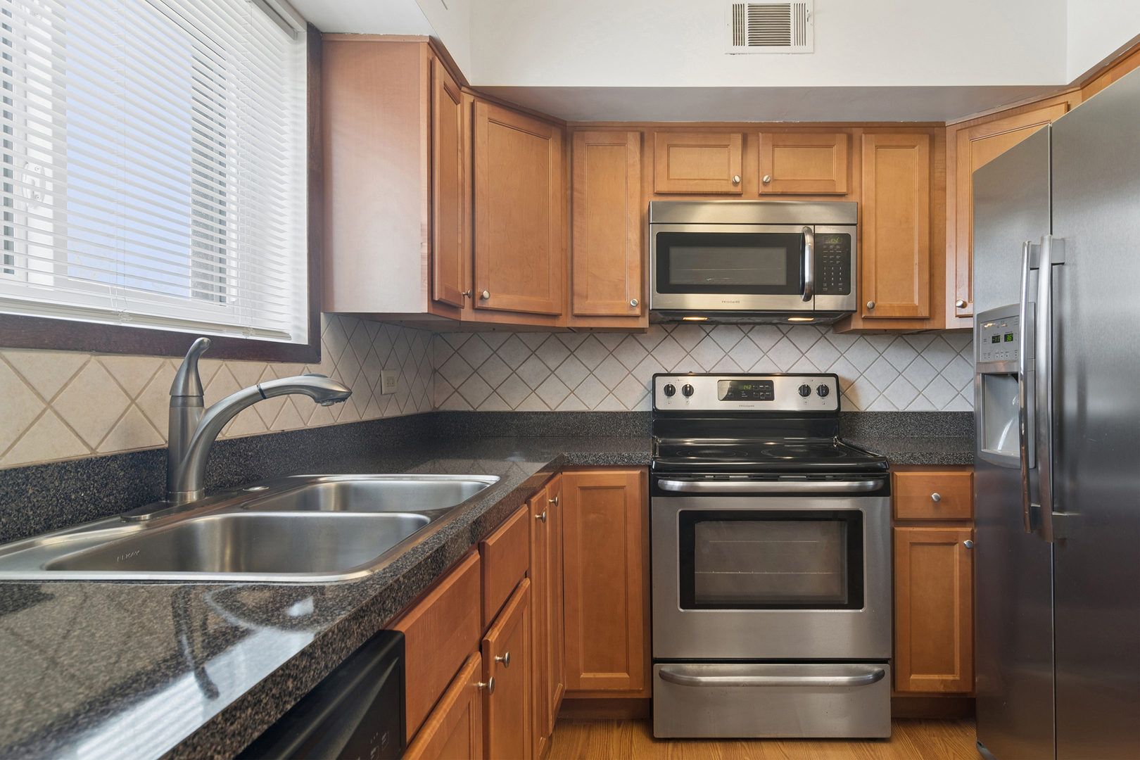 129 W Brandon Court #D14, Palatine, IL 60067