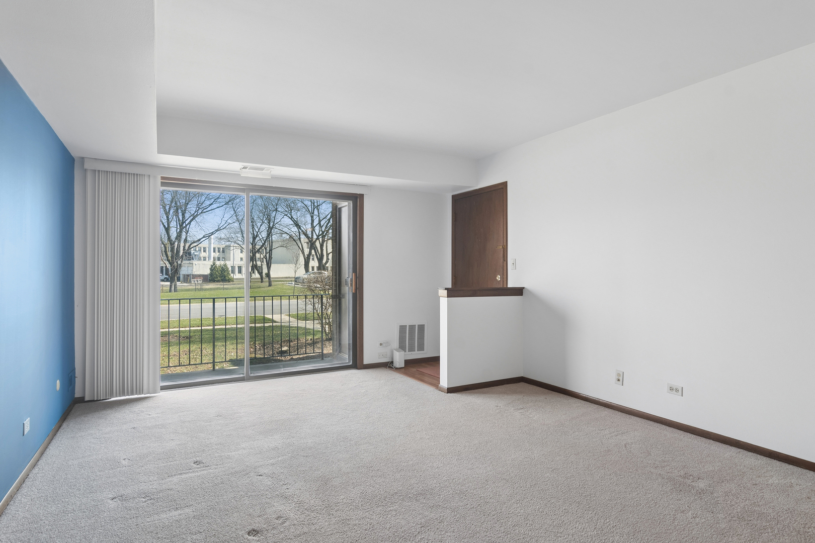 129 W Brandon Court #D14, Palatine, IL 60067