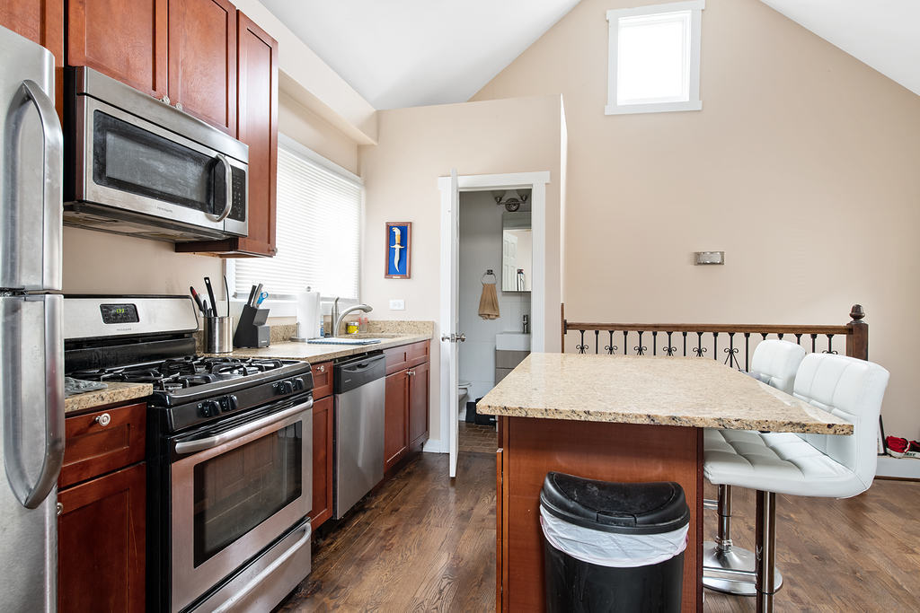 1716 N Campbell Avenue, Chicago, IL 60647