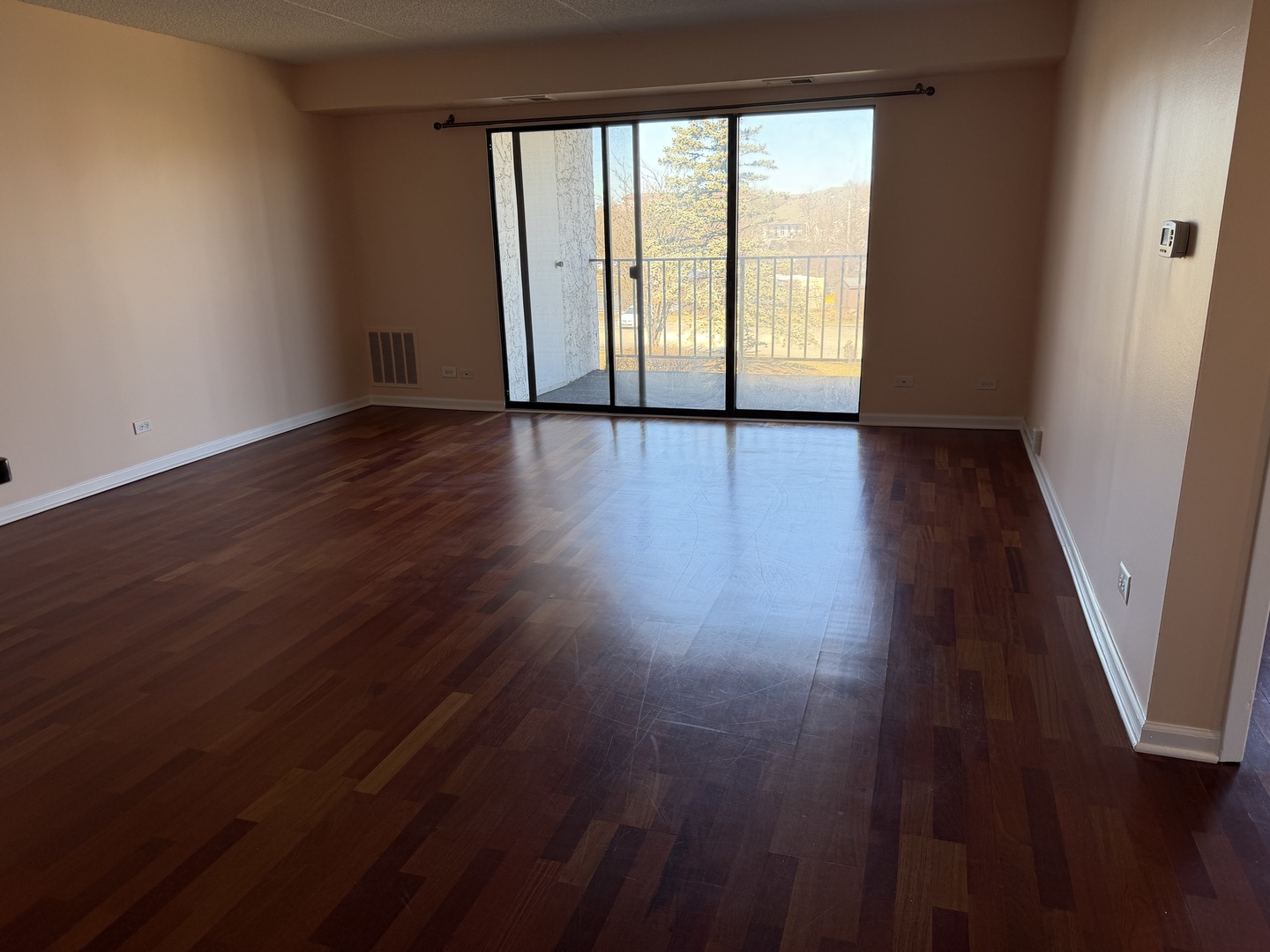 475 Plum Creek Drive #209, Wheeling, IL 60090