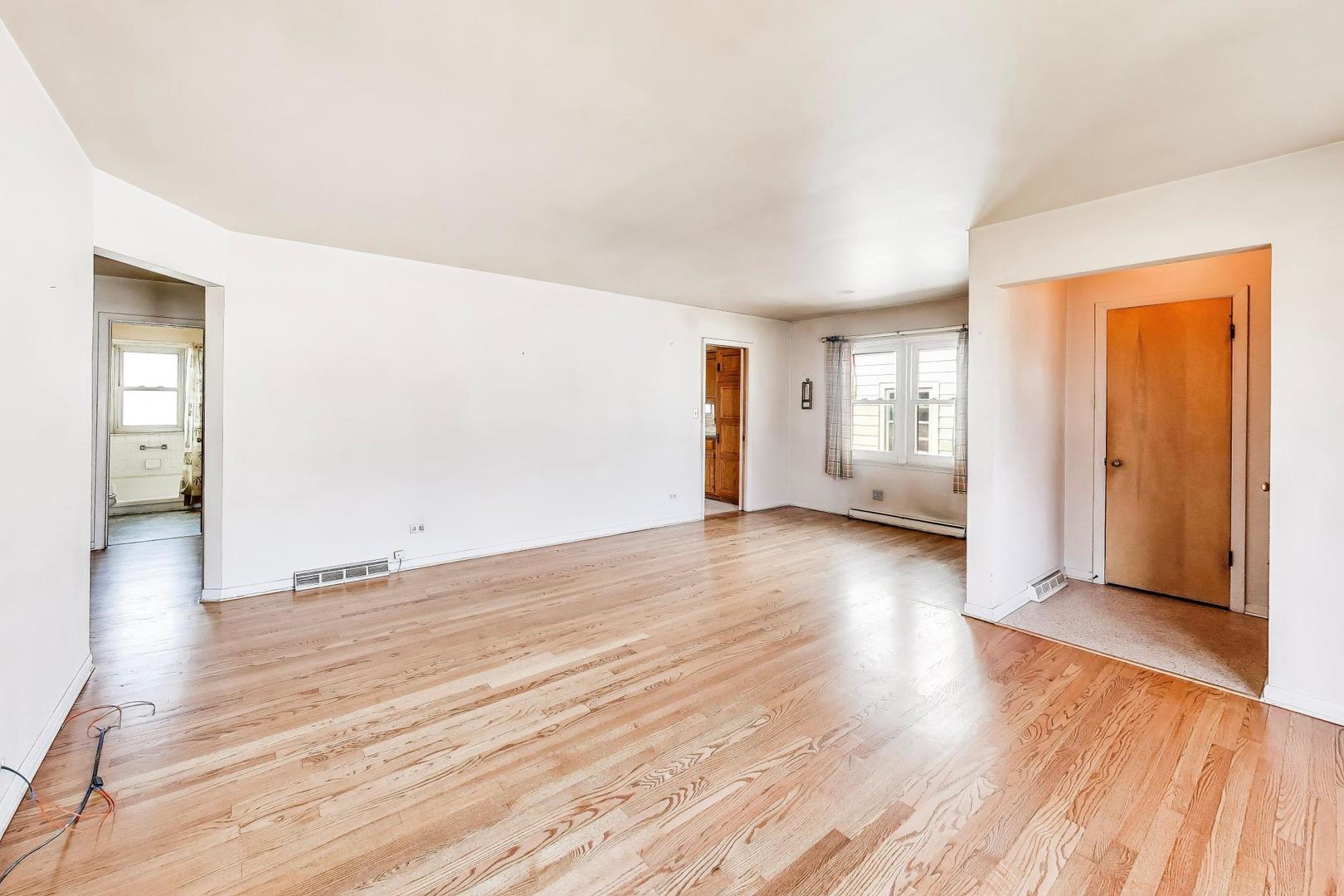 998 S Swain Avenue, Elmhurst, IL 60126