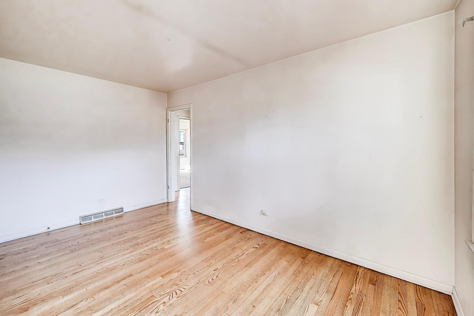 998 S Swain Avenue, Elmhurst, IL 60126