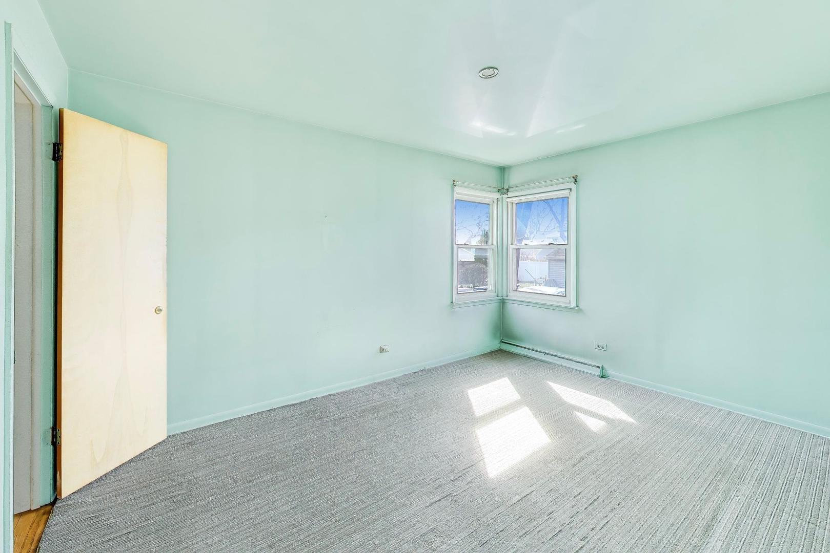 998 S Swain Avenue, Elmhurst, IL 60126