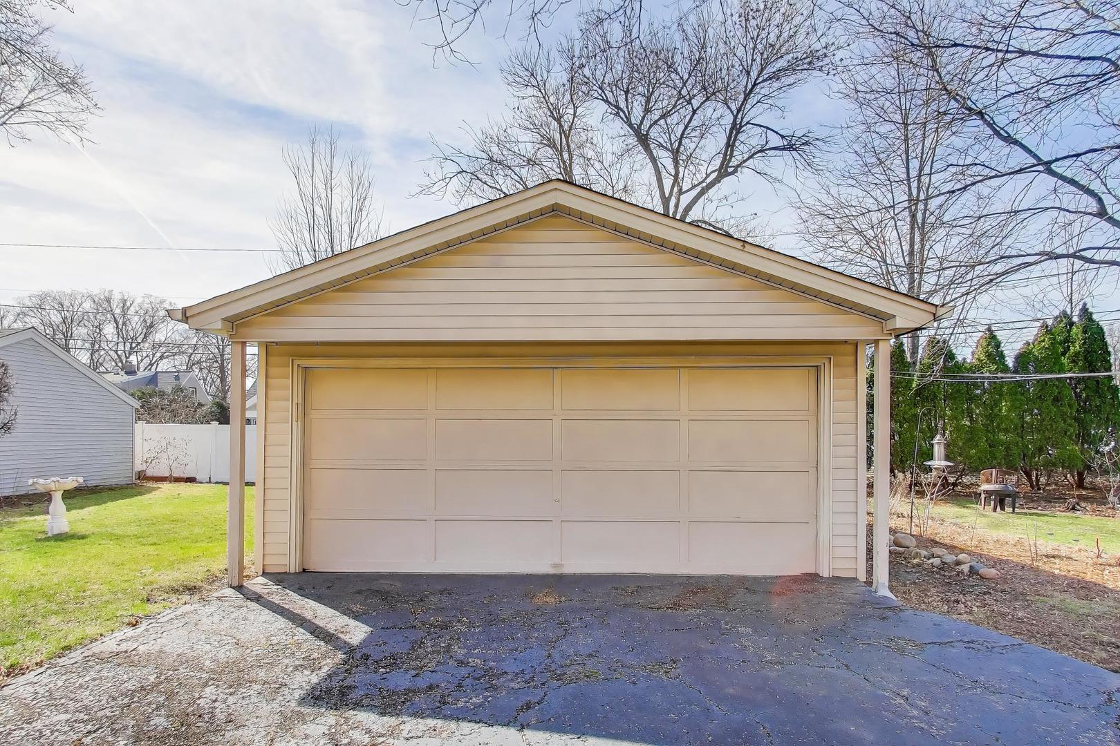 998 S Swain Avenue, Elmhurst, IL 60126