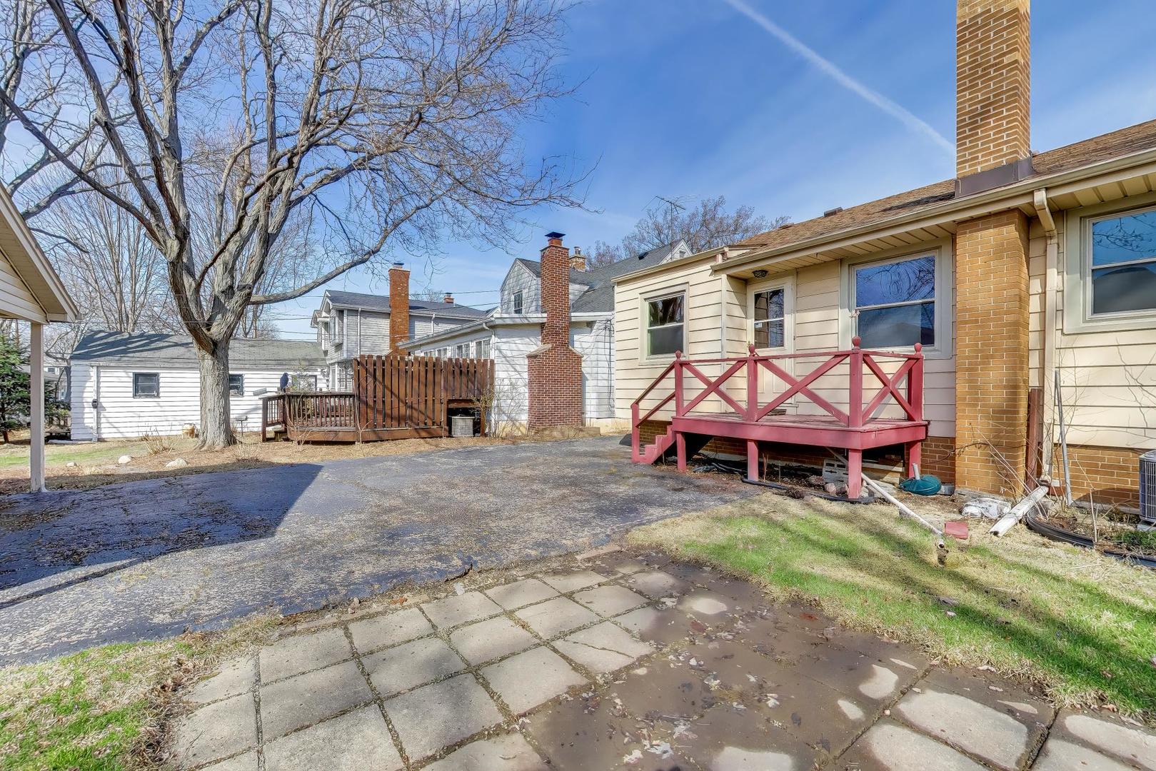 998 S Swain Avenue, Elmhurst, IL 60126